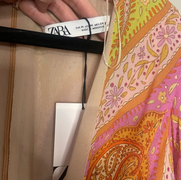 Zara twist front paisley dress- NWT Bloggers favorite - Picture 4 of 7